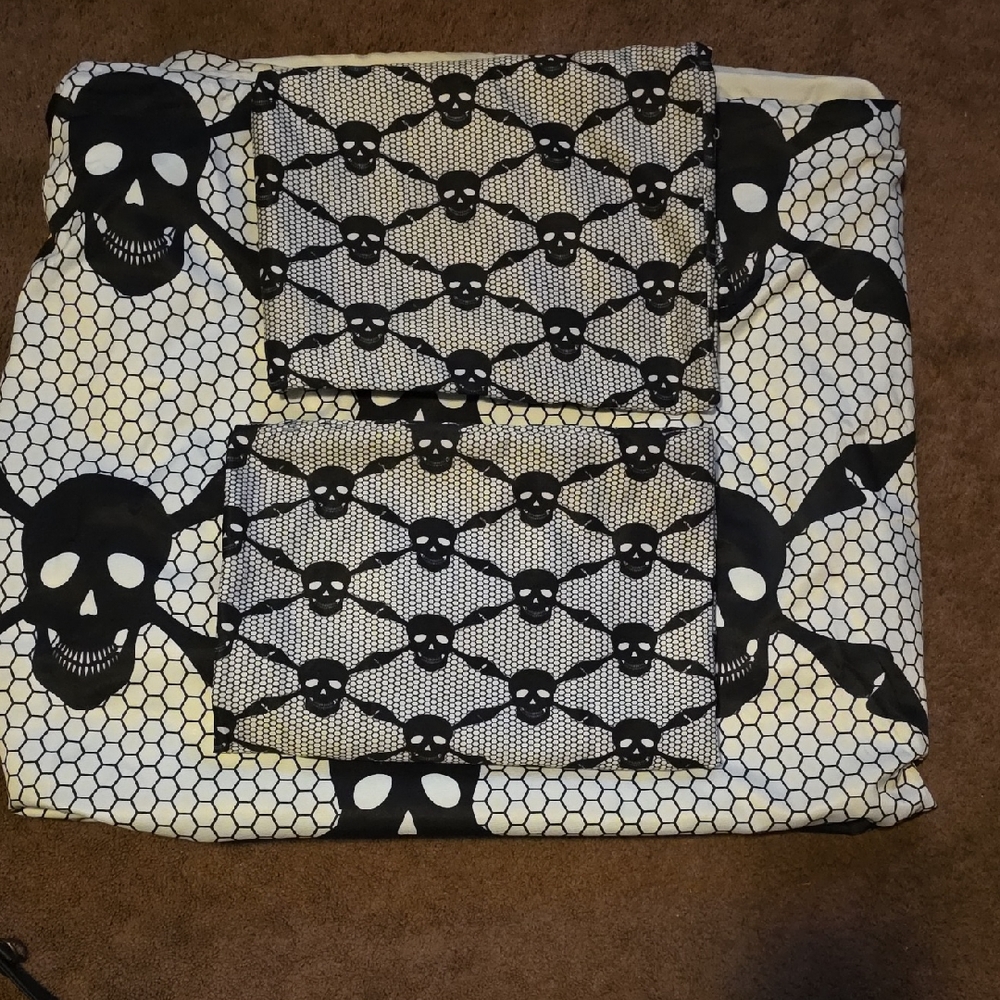 Black and White Skull Patterned Duvet and Pillow Covers